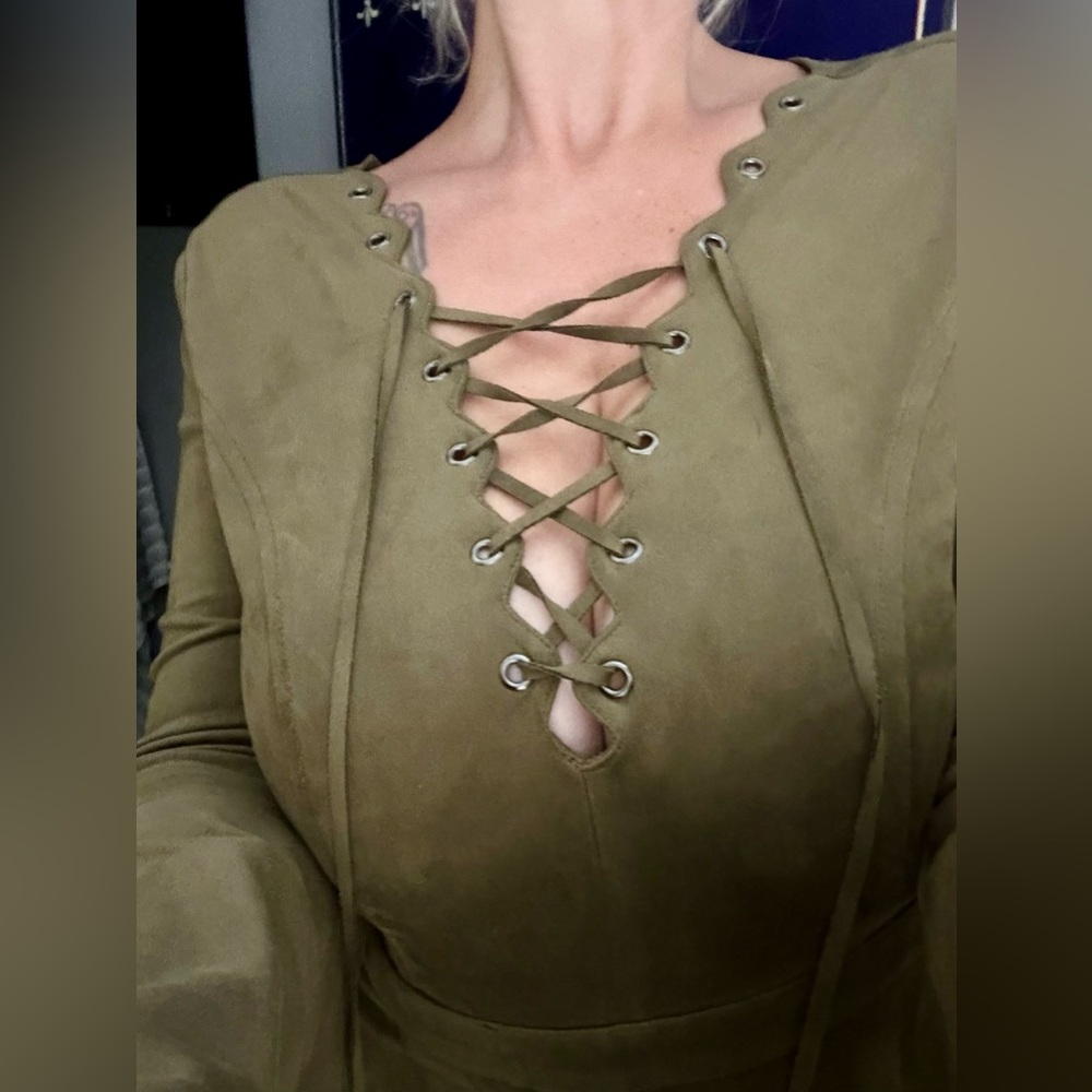 Olive 🫒 romper - Picture 2 of 7